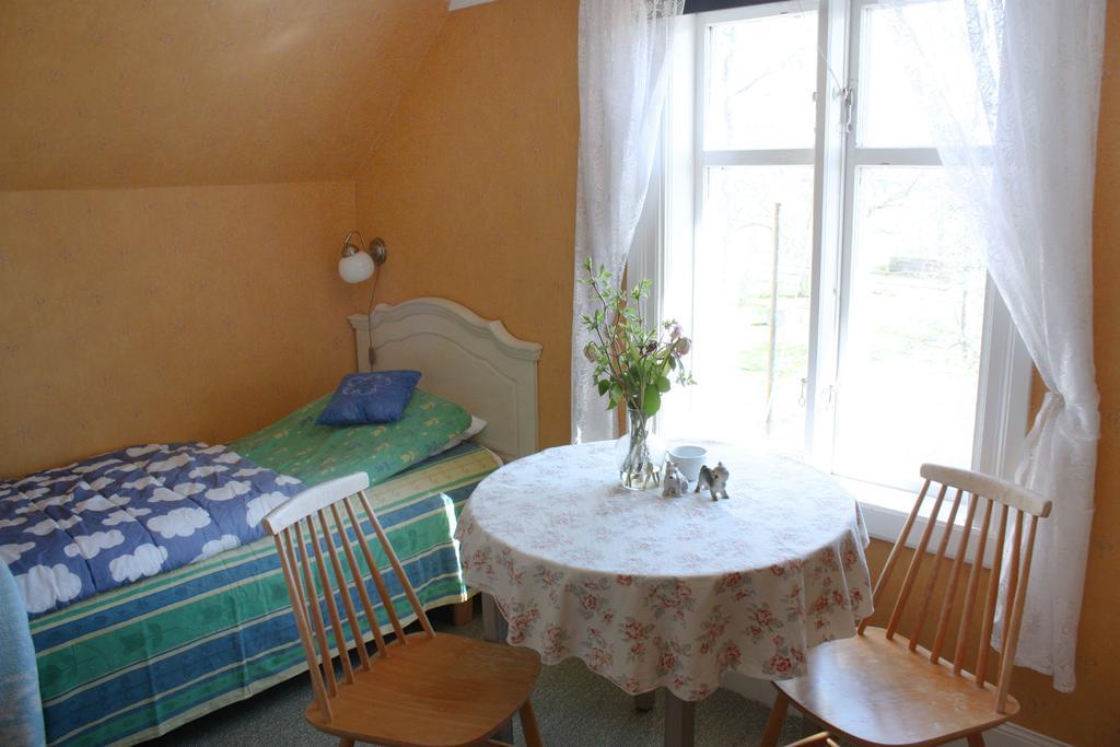 Gula Hoenan Guest House Ronehamn Quarto foto