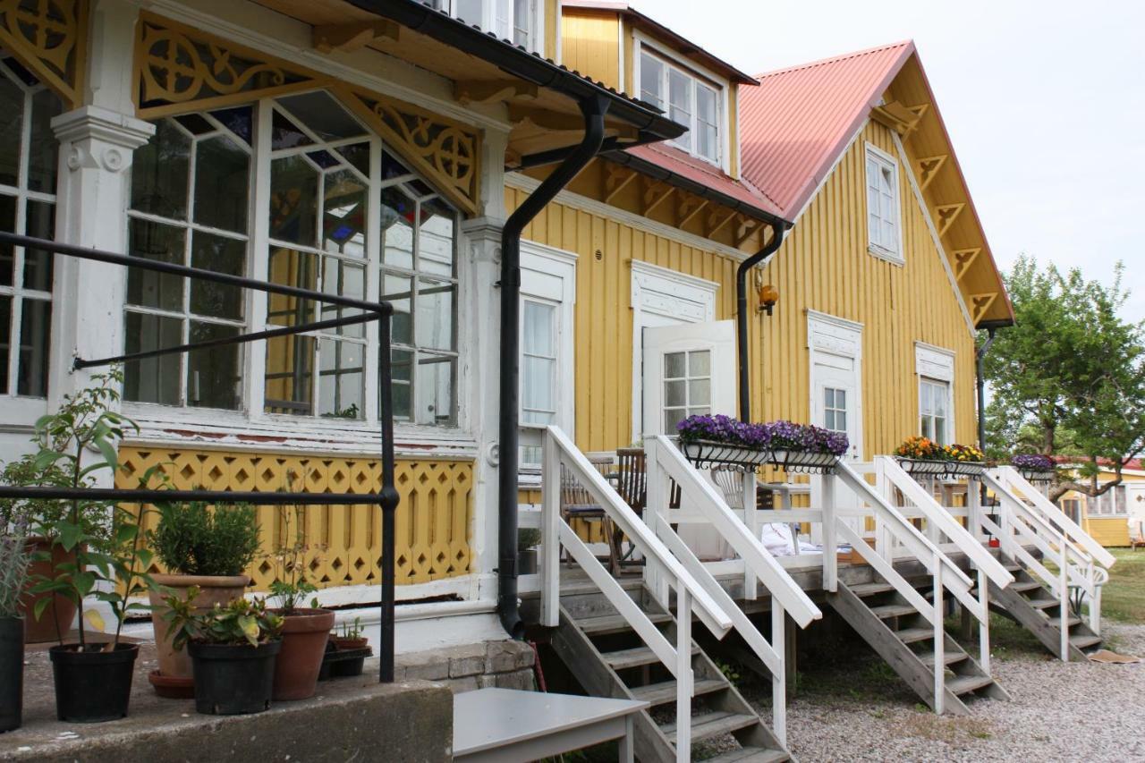 Gula Hoenan Guest House Ronehamn Exterior foto